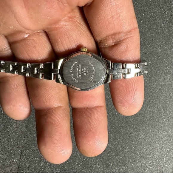 CG Ladies Quartz Watch Silver Tone Mother Of Pearl Dial Working With New Battery - Picture 6 of 8